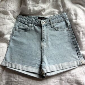 Guess light wash GIA rolled cuff short 25